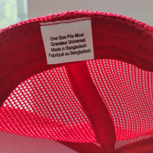 Red Cap ❤️ - Picture 4 of 10